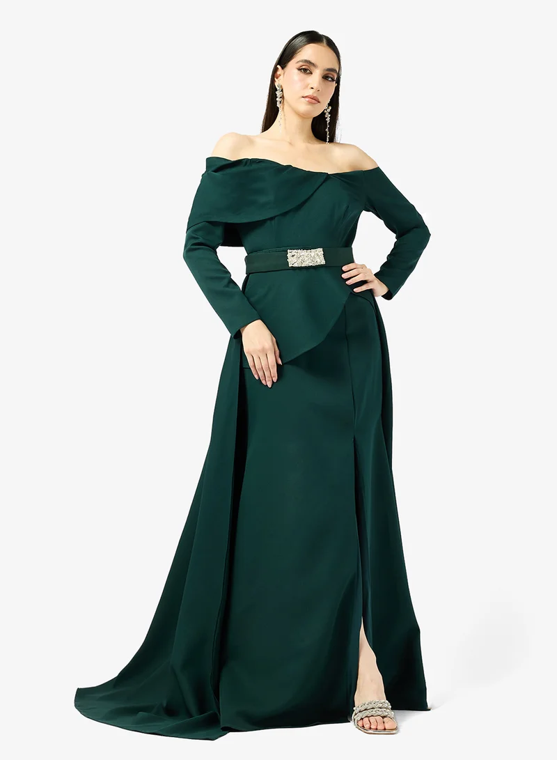 ايرا فستان بكتف مكشوف وحزام وفتحة جانبية